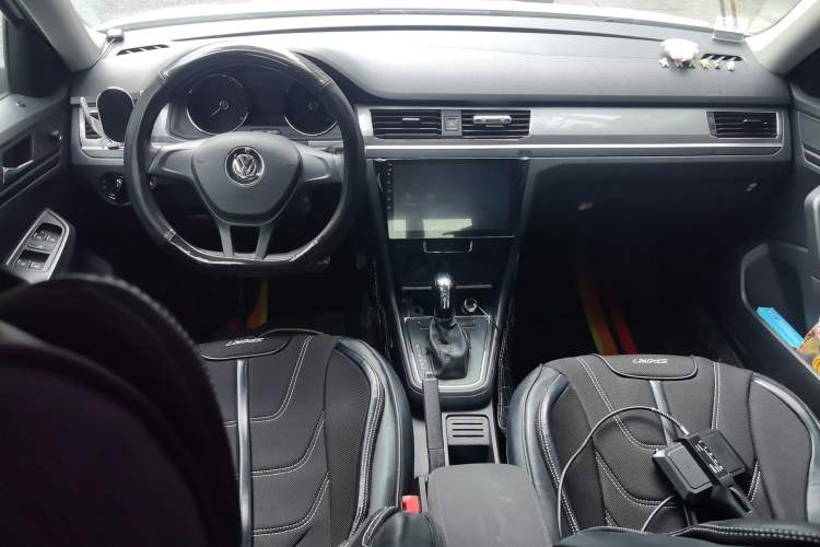Used Volkswagen Bora 2018 1.5L Automatic Fashion Model Center Console