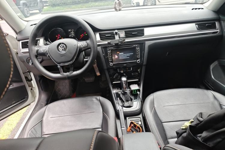 Used Volkswagen Bora 2018 1.5L Automatic Comfort Model Center Console