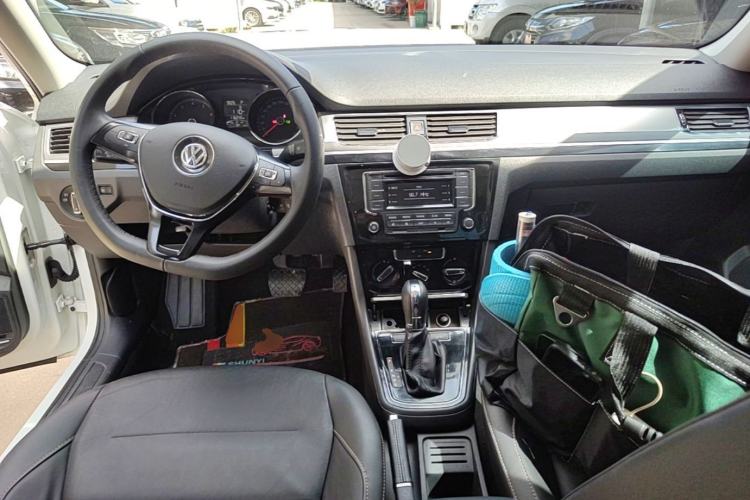 Used Volkswagen Bora 2018 1.5L Automatic Comfort Model Center Console