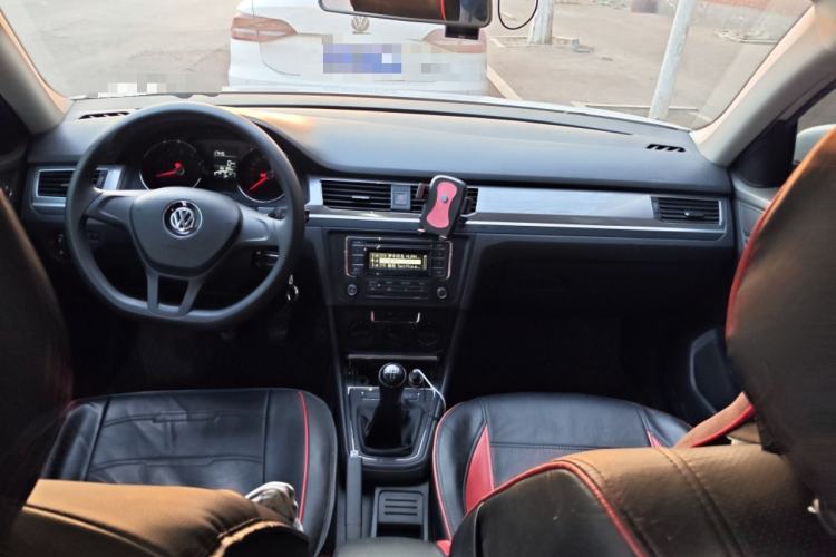 Used Volkswagen Bora 2018 1.5L Manual Fashion Model Center Console