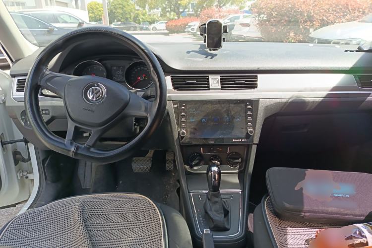 Used Volkswagen Bora 2018 1.5L Automatic Fashion Model Center Console