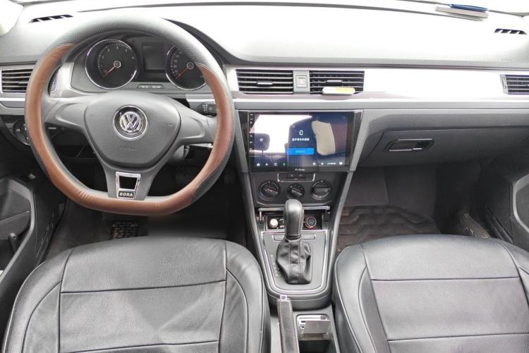 Used Volkswagen Bora 2018 1.5L Automatic Fashion Model Center Console