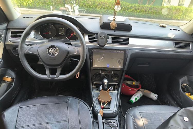 Used Volkswagen Bora 2018 1.5L Automatic Fashion Model Center Console