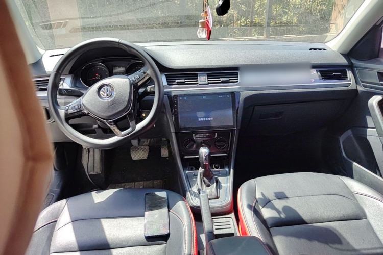 Used Volkswagen Bora 2018 1.5L Automatic Fashion Model Center Console