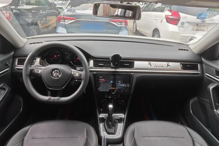 Used Volkswagen Bora 2018 1.5L Automatic Comfort Model Center Console