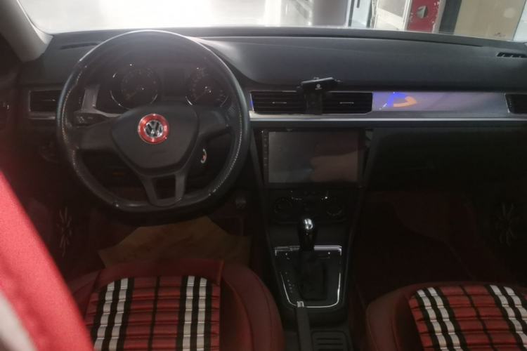 Used Volkswagen Bora 2018 1.5L Automatic Fashion Model Center Console