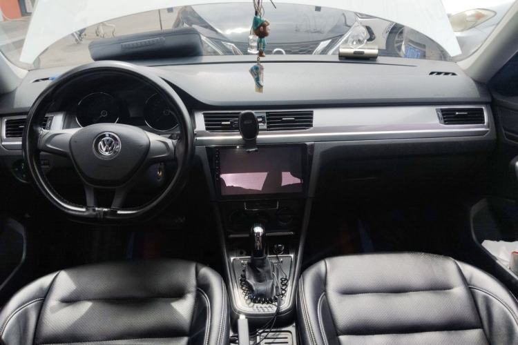 Used Volkswagen Bora 2018 1.5L Automatic Fashion Model Center Console