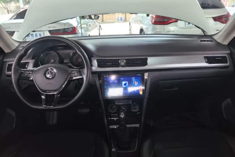 Used Volkswagen Bora 2018 1.5L Automatic Comfort Model Center Console