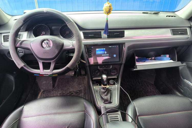 Used Volkswagen Bora 2018 1.5L Automatic Fashion Model Center Console