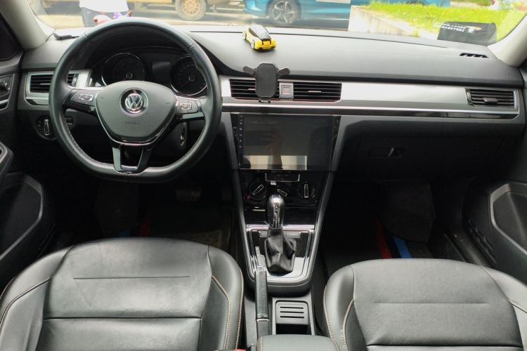 Used Volkswagen Bora 2018 1.5L Automatic Comfort Model Center Console