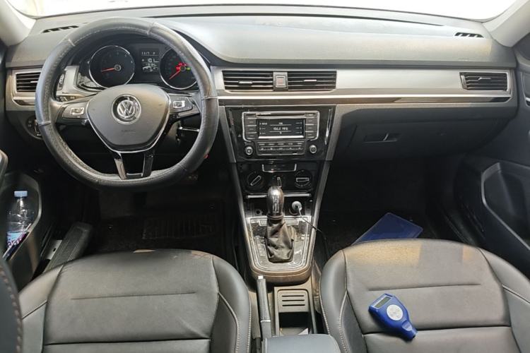 Used Volkswagen Bora 2018 1.5L Automatic Comfort Model Center Console