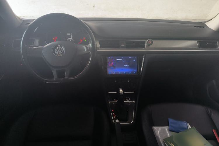 Used Volkswagen Bora 2018 1.5L Automatic Fashion Model Center Console
