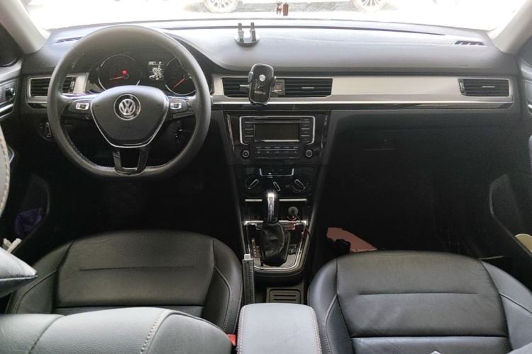 Used Volkswagen Bora 2018 1.5L Automatic Comfort Model Center Console