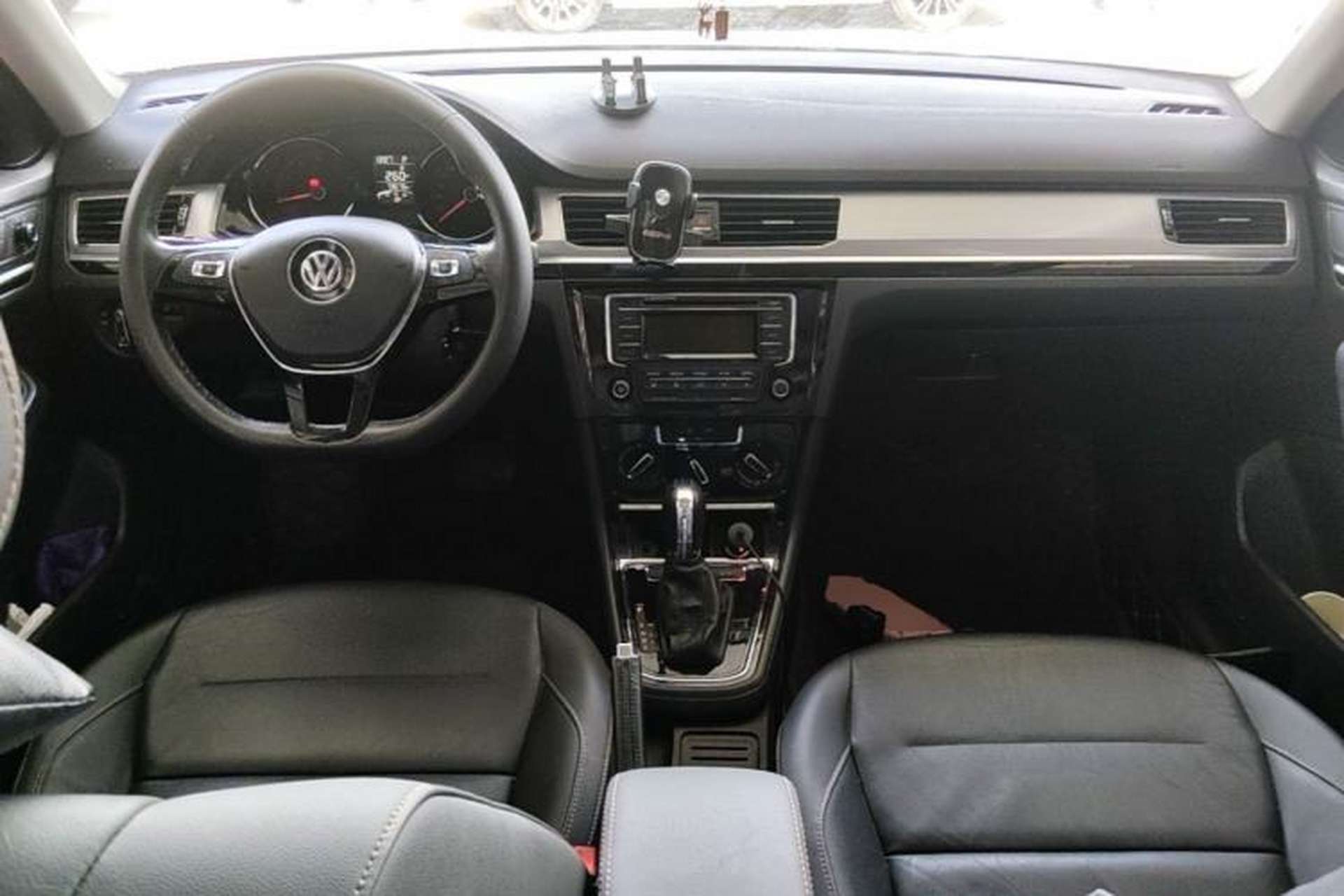 Used Volkswagen Bora 2018 1.5L Automatic Comfort Model Center Console