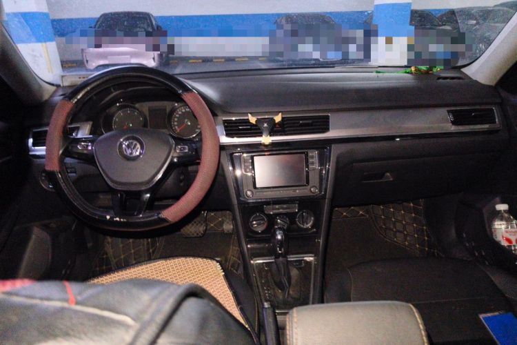 Used Volkswagen Bora 2018 1.5L Automatic Comfort Model Center Console