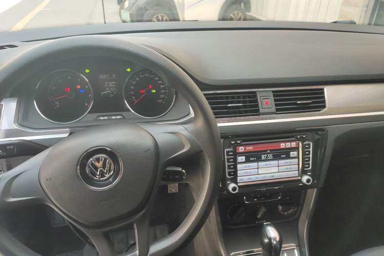 Used Volkswagen Bora 2018 1.5L Automatic Fashion Model Center Console