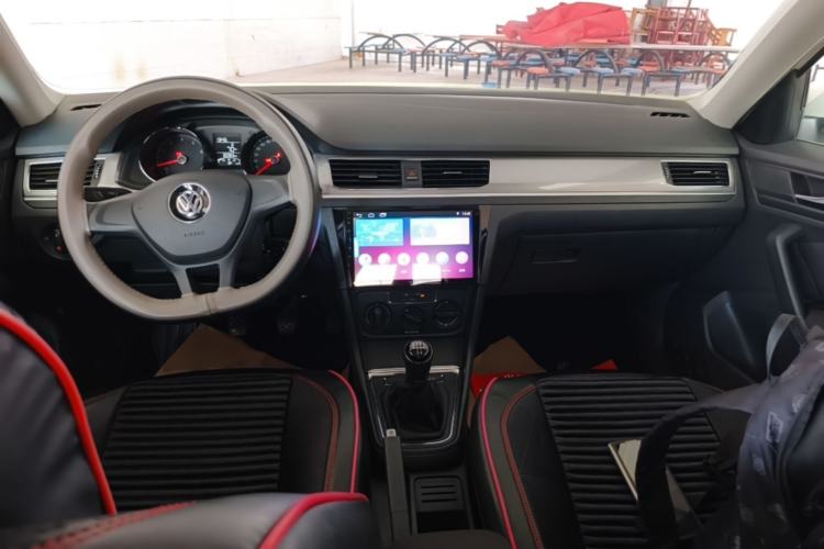Used Volkswagen Bora 2018 1.5L Manual Fashion Model Center Console