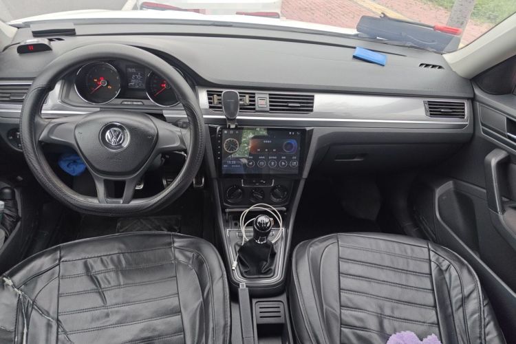 Used Volkswagen Bora 2018 1.5L Manual Fashion Model Center Console