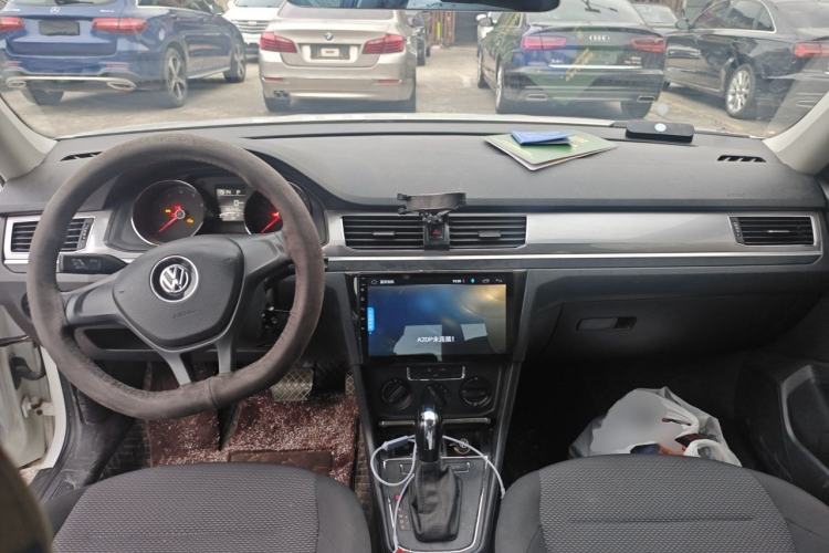 Used Volkswagen Bora 2018 1.5L Automatic Fashion Model Center Console