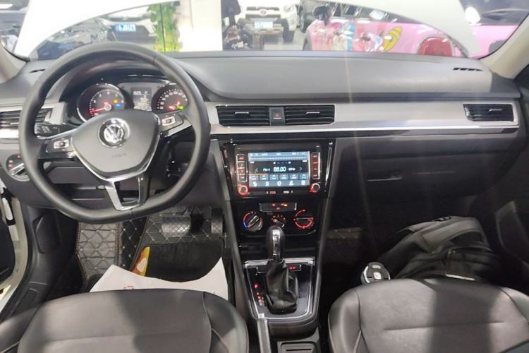 Used Volkswagen Bora 2018 1.5L Automatic Comfort Model Center Console