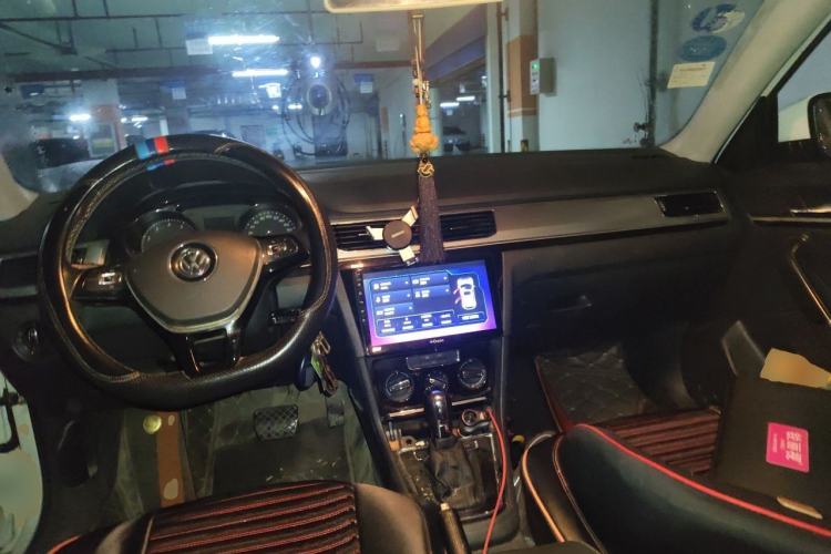 Used Volkswagen Bora 2018 1.5L Automatic Comfort Model Center Console
