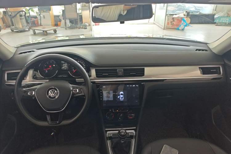 Used Volkswagen Bora 2018 1.5L Manual Comfort Model Center Console