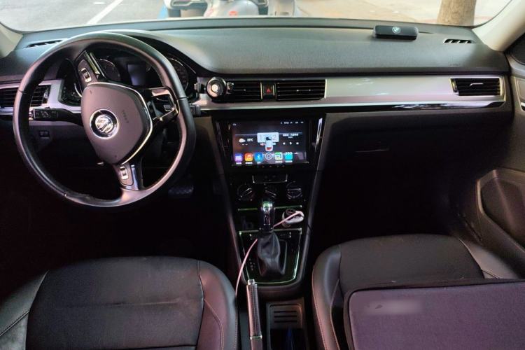 Used Volkswagen Bora 2018 1.5L Automatic Comfort Model Center Console