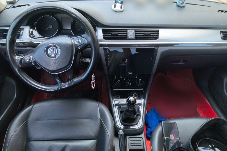 Used Volkswagen Bora 2018 1.5L Manual Comfort Model Center Console
