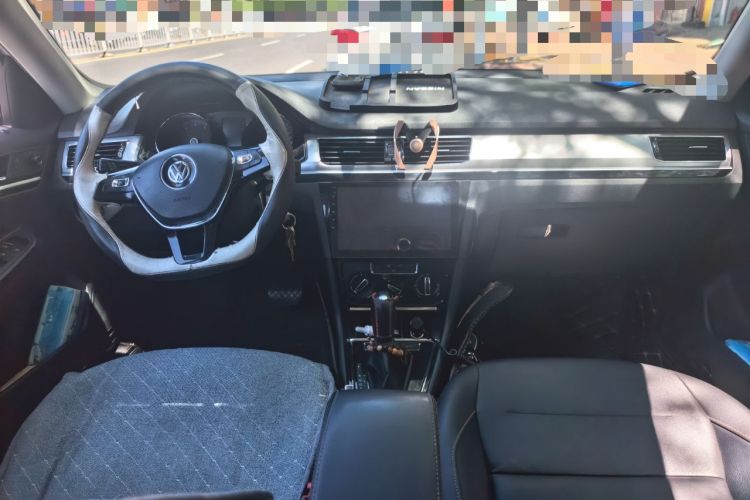 Used Volkswagen Bora 2018 1.5L Automatic Comfort Model Center Console