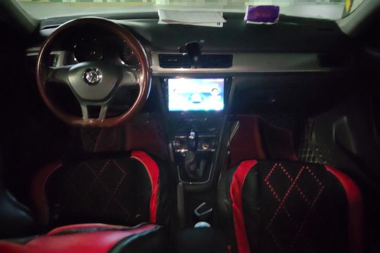 Used Volkswagen Bora 2018 1.5L Automatic Fashion Model Center Console