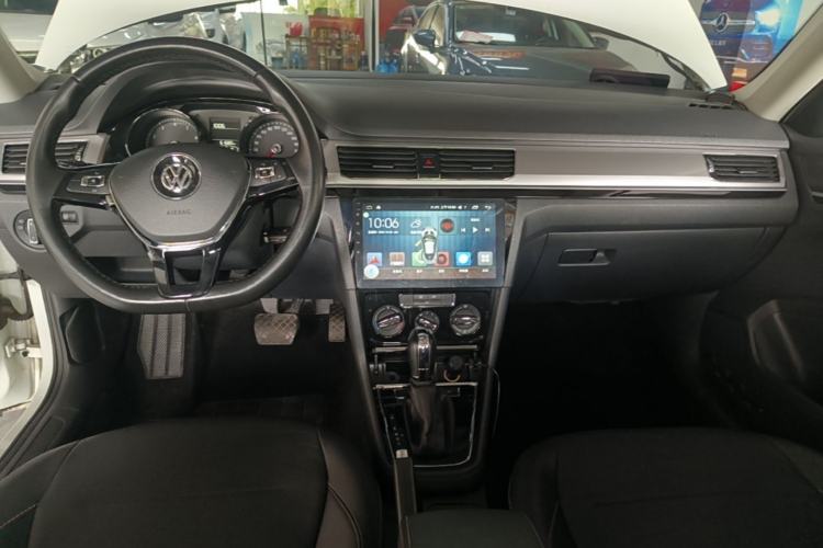 Used Volkswagen Bora 2018 1.5L Automatic Comfort Model Center Console