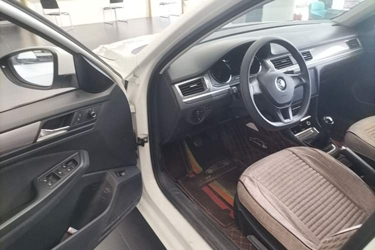 Used Volkswagen Bora 2018 1.5L Manual Fashion Model Driver Seat