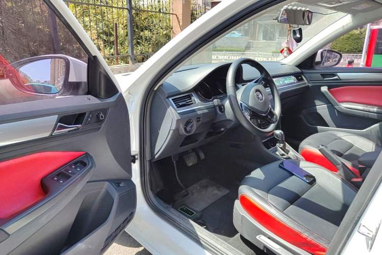 Used Volkswagen Bora 2018 1.5L Automatic Fashion Model Driver Seat
