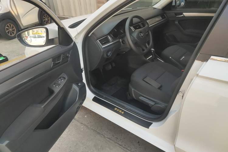 Used Volkswagen Bora 2018 1.5L Automatic Fashion Model Driver Seat