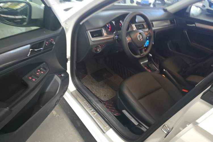 Used Volkswagen Bora 2018 1.5L Automatic Fashion Model Driver Seat