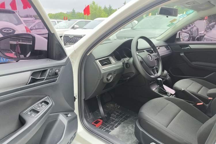 Used Volkswagen Bora 2018 1.5L Automatic Fashion Model Driver Seat