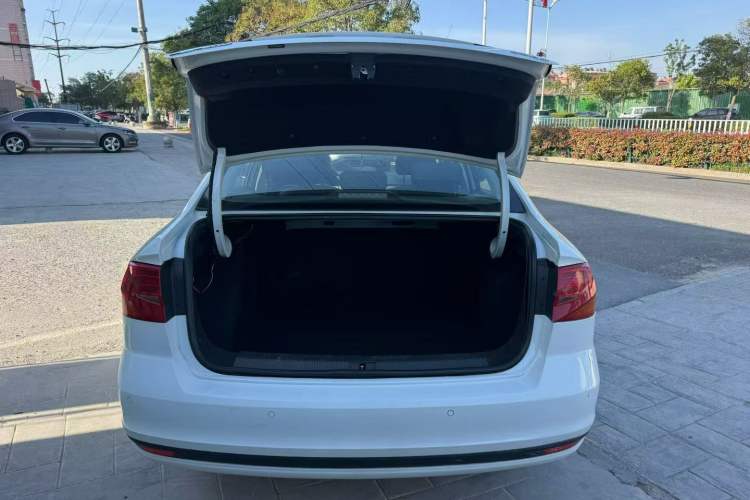 Used Volkswagen Bora 2018 1.5L Automatic Fashion Model Exterior 4