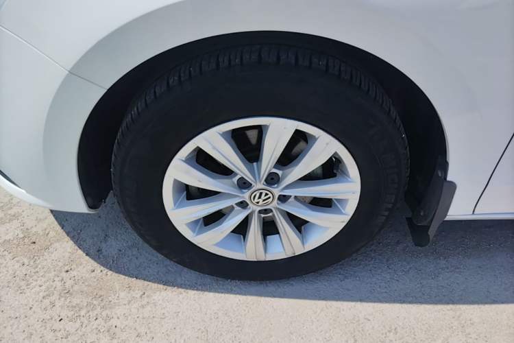 Used Volkswagen Bora 2018 1.5L Automatic Fashion Model Exterior 4