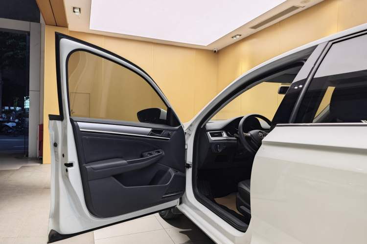 Used Volkswagen Bora 2018 1.5L Automatic Comfort Model Exterior 9