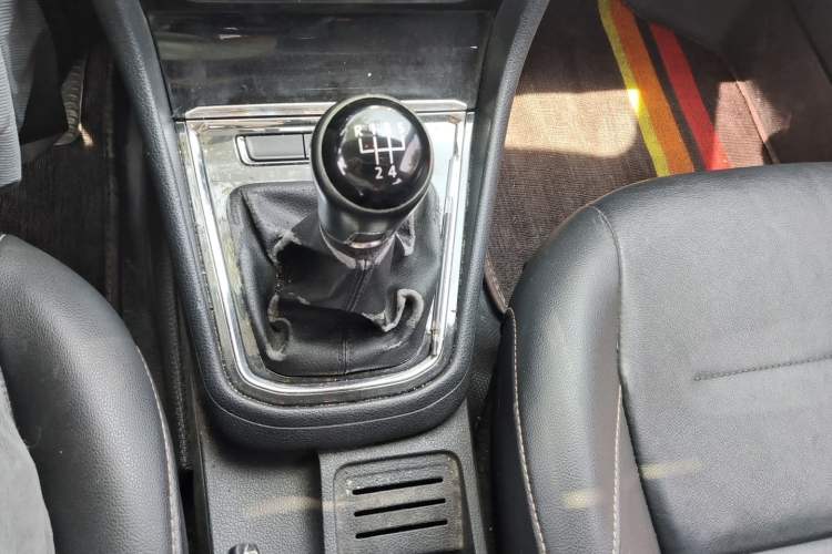 Used Volkswagen Bora 2018 1.5L Manual Comfort Model Gear Lever