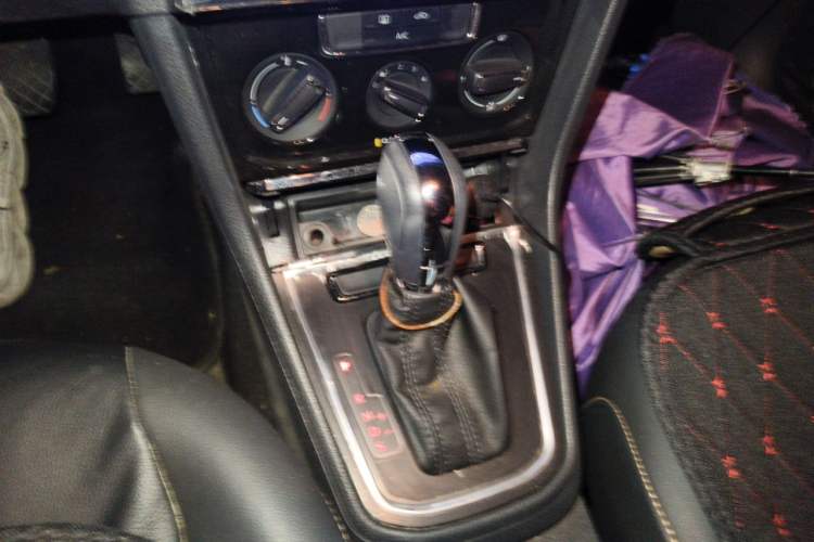 Used Volkswagen Bora 2018 1.5L Automatic Comfort Model Gear Lever