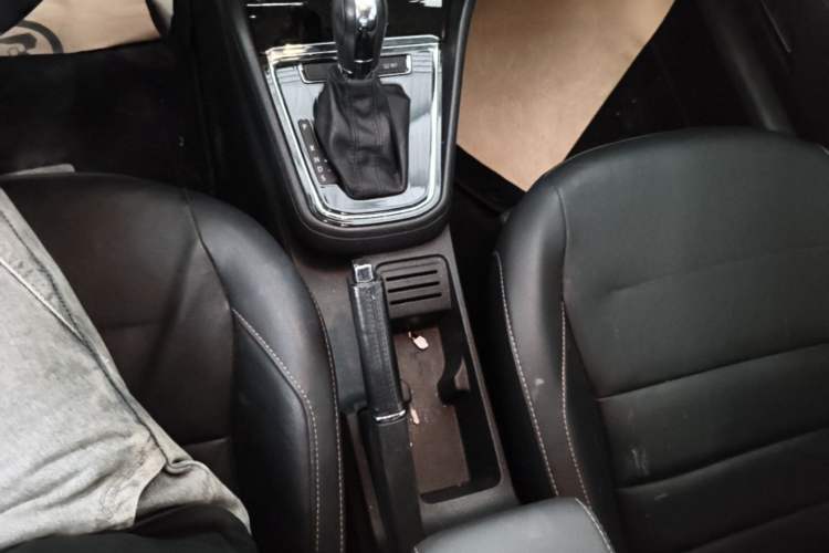 Used Volkswagen Bora 2018 1.5L Automatic Comfort Model Gear Lever