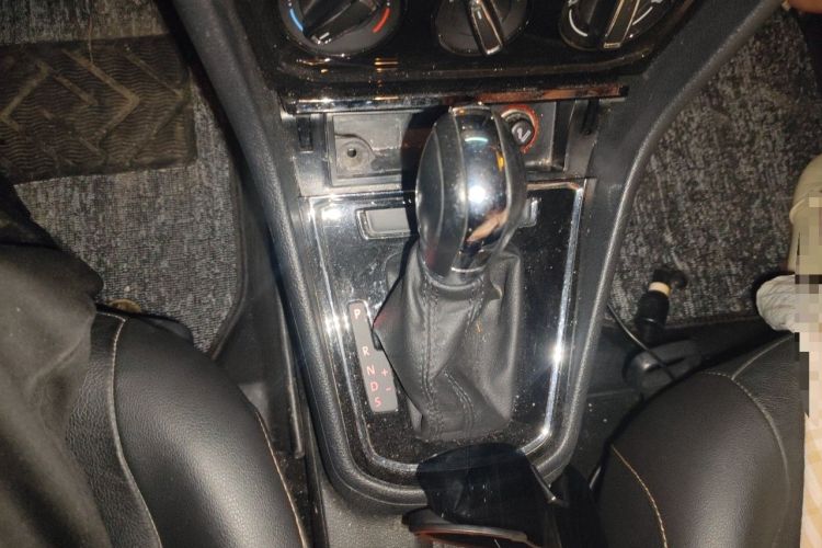 Used Volkswagen Bora 2018 1.5L Automatic Comfort Model Gear Lever