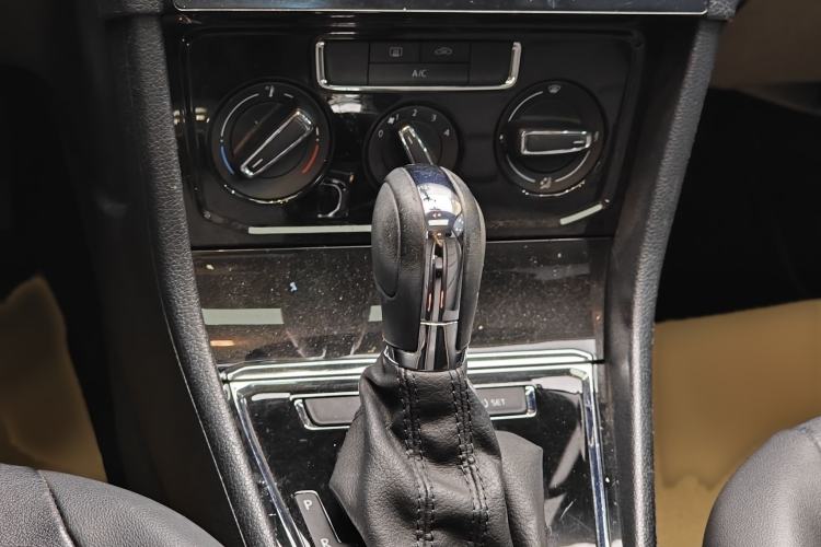 Used Volkswagen Bora 2018 1.5L Automatic Comfort Model Gear Lever