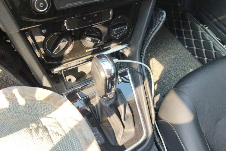 Used Volkswagen Bora 2018 1.5L Automatic Comfort Model Gear Lever