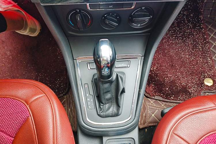 Used Volkswagen Bora 2018 1.5L Automatic Fashion Model Gear Lever