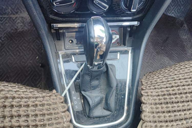 Used Volkswagen Bora 2018 1.5L Automatic Comfort Model Gear Lever