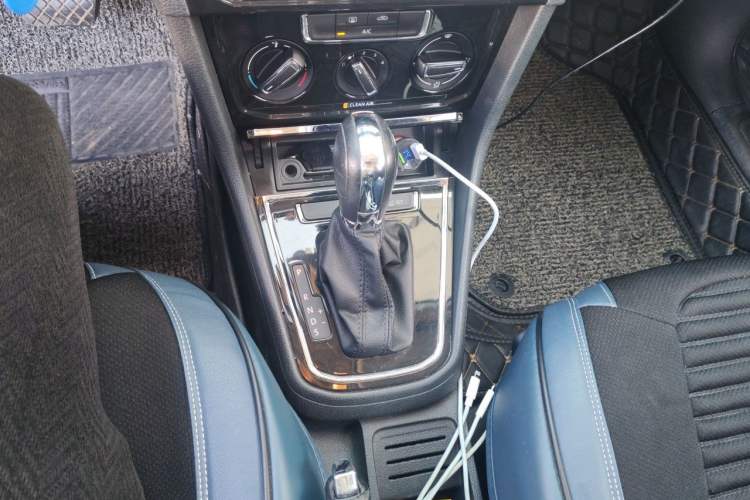 Used Volkswagen Bora 2018 1.5L Automatic Comfort Model Gear Lever