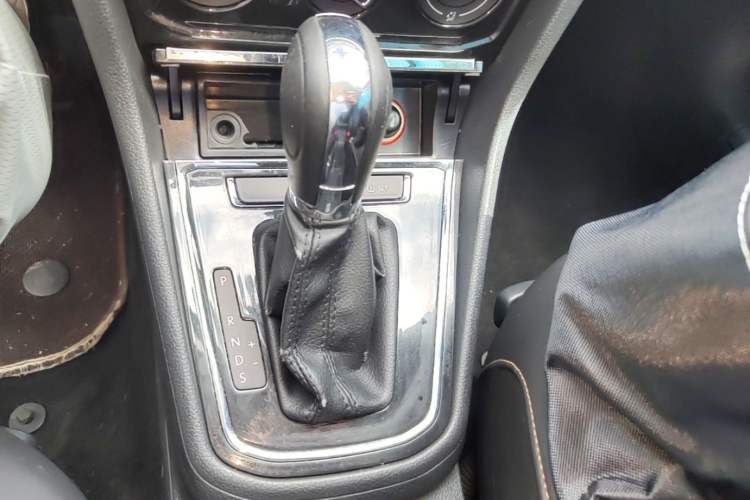 Used Volkswagen Bora 2018 1.5L Automatic Comfort Model Gear Lever