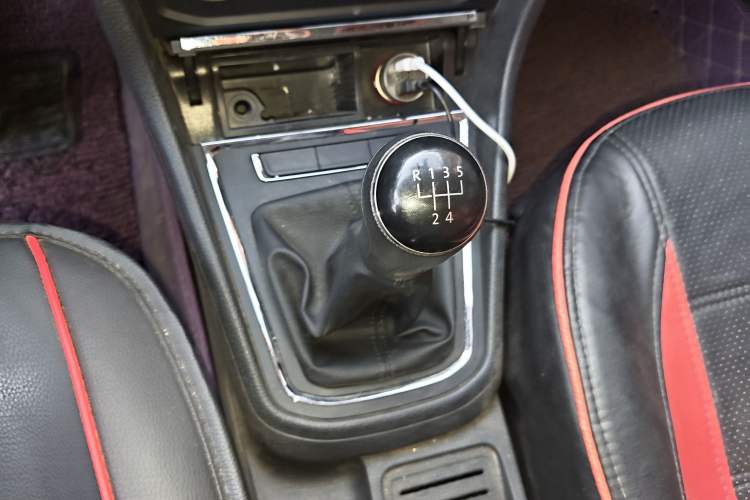 Used Volkswagen Bora 2018 1.5L Manual Fashion Model Gear Lever